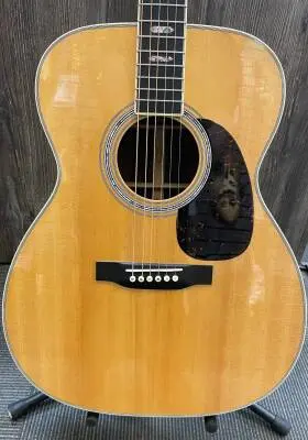 Martin Guitars - J-40 Jumbo Body Acoustic Guitar with Hardshell Case